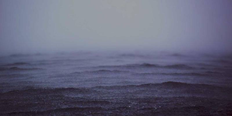 温州厨房升级指南：深度解析米兰进口花岗岩与石英石台面的技术演进与本地适配